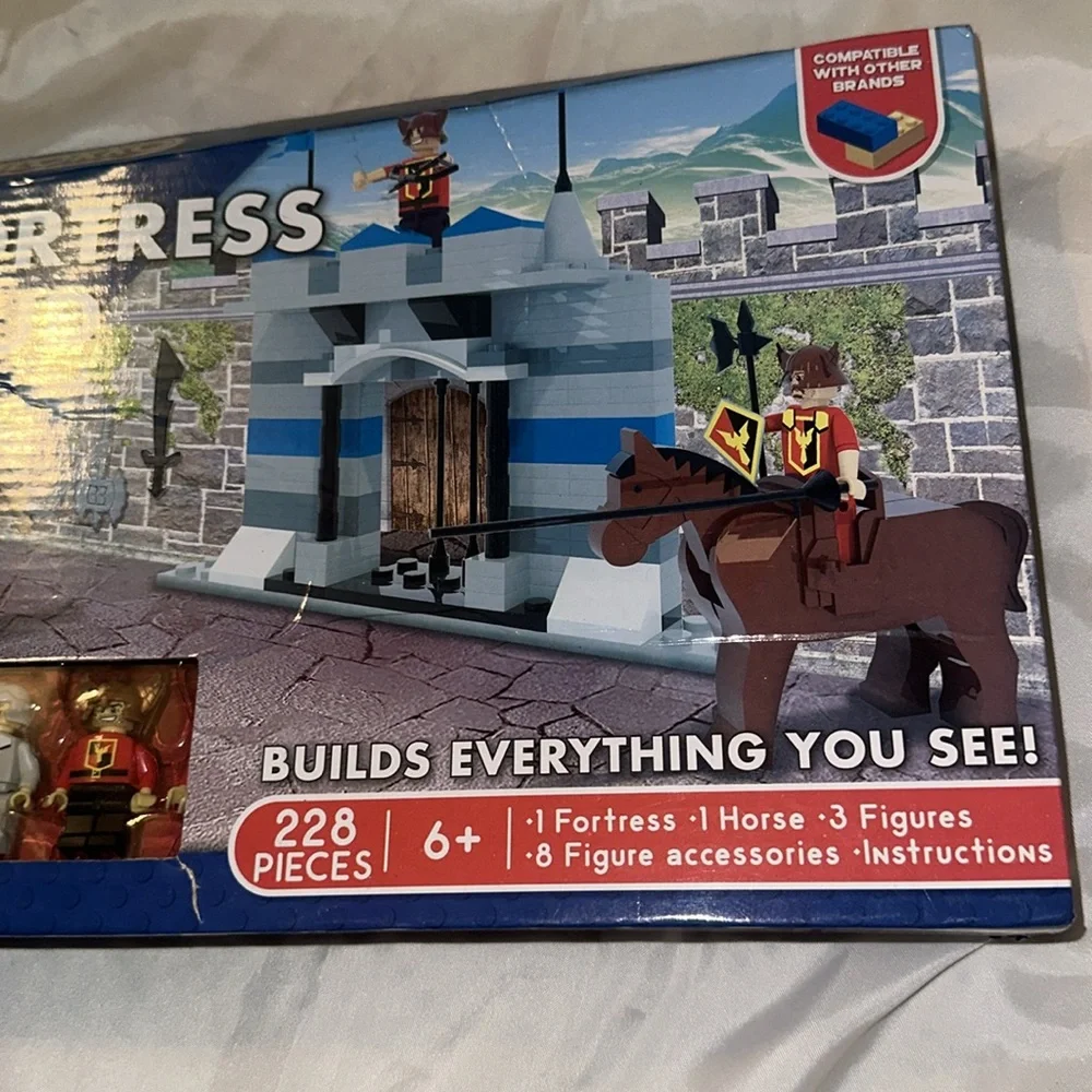 NIB kids boys or girls 228 PC block set Fortress Feud NEW